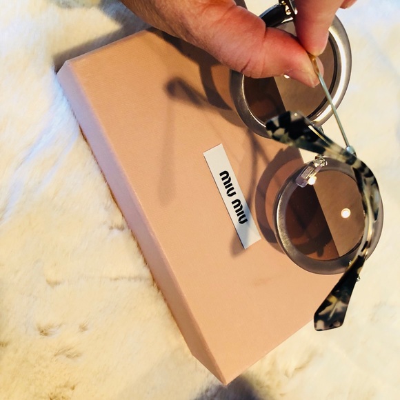 MIU MIU SUN GLASSES 👓 😎 Authentic - Picture 4 of 4